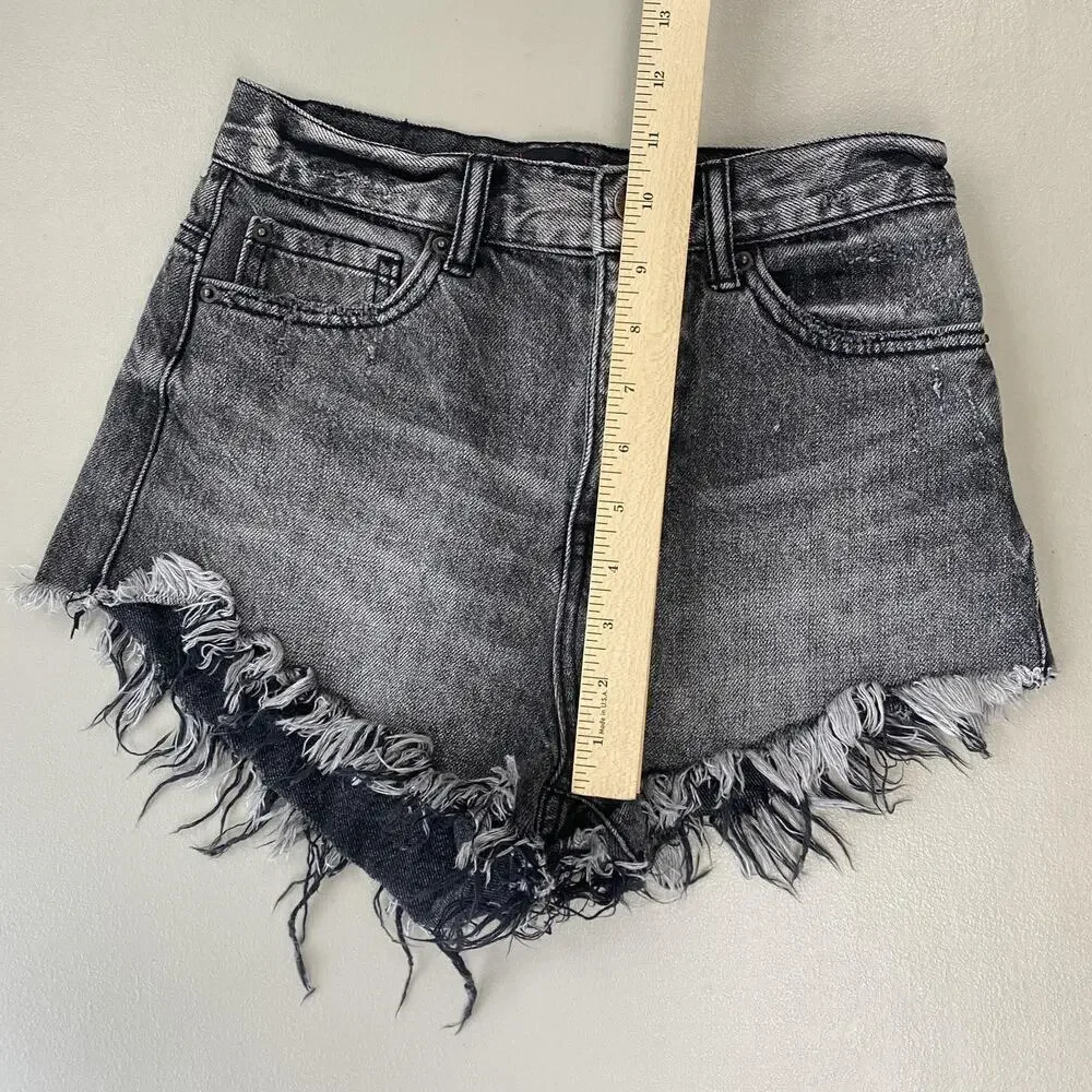 BDG High‎ Rise Cheeky Jean Shorts Womens 24 Gray Black Wash Frayed Cutoff 24x2.5